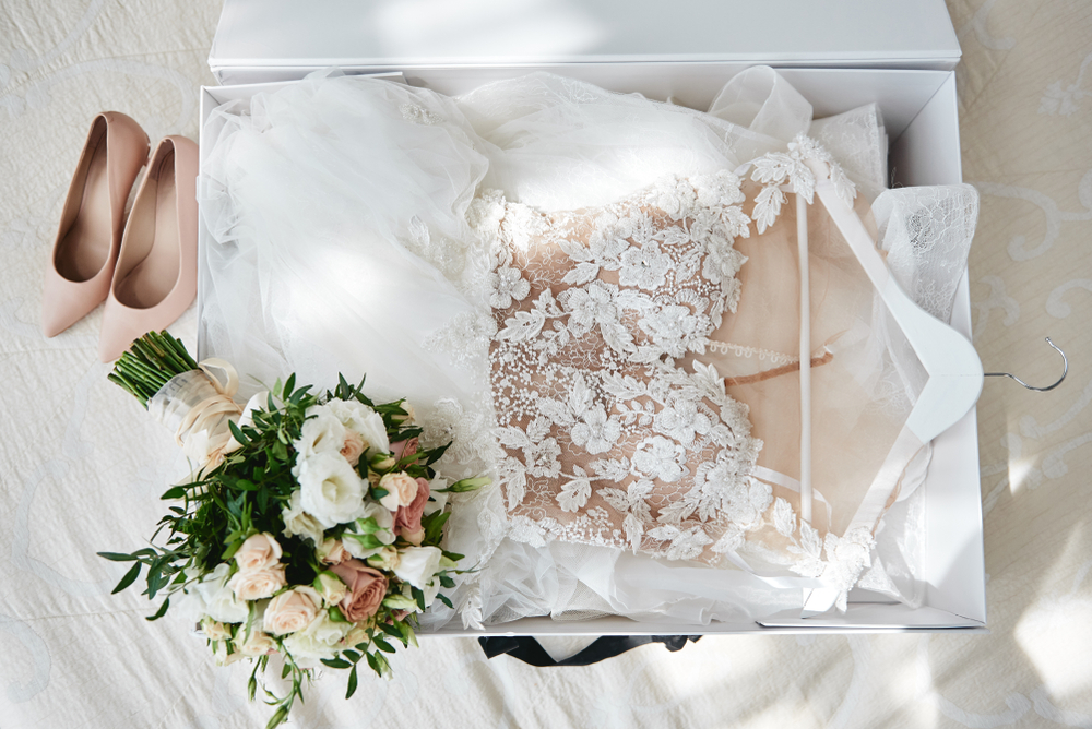 Vestido de novia presentado en caja